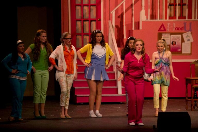 Scene from Legally Blonde (2013) production, photo 5 of 30