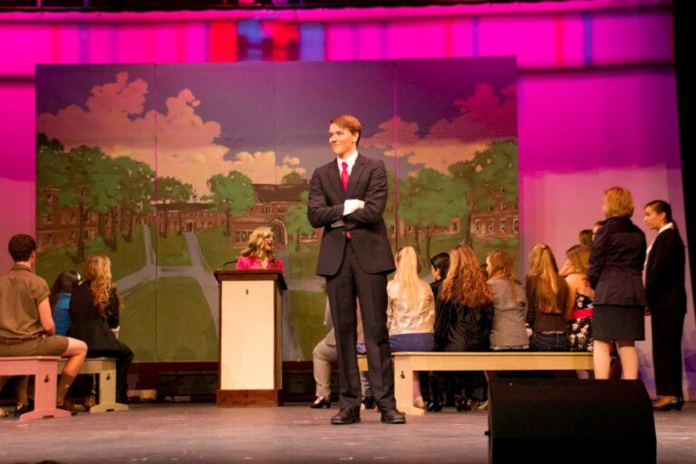 Scene from Legally Blonde (2013) production, photo 28 of 30