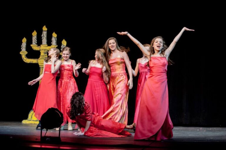 Scene from The Little Mermaid Jr. (2013) production, photo 10 of 23