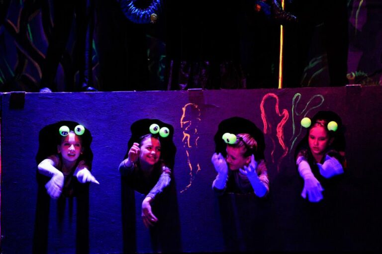 Scene from The Little Mermaid Jr. (2013) production, photo 13 of 23