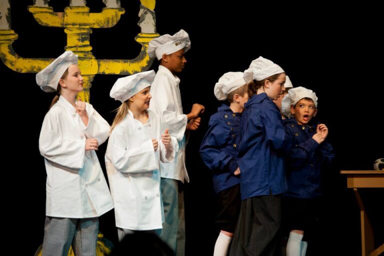 Scene from The Little Mermaid Jr. (2013) production, photo 19 of 23