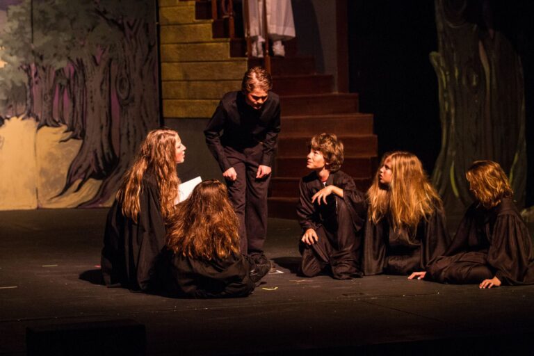 Scene from Snow White (2013) production, photo 4 of 30