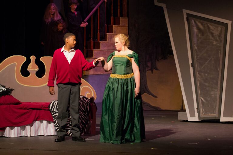 Scene from Snow White (2013) production, photo 6 of 30