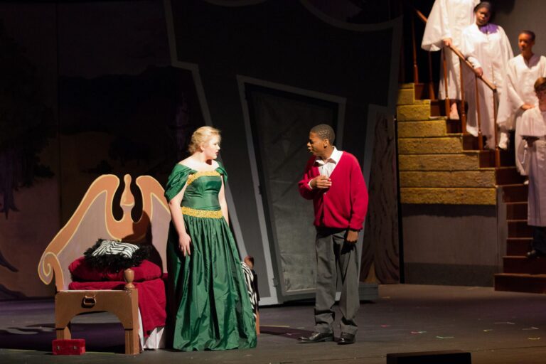 Scene from Snow White (2013) production, photo 8 of 30