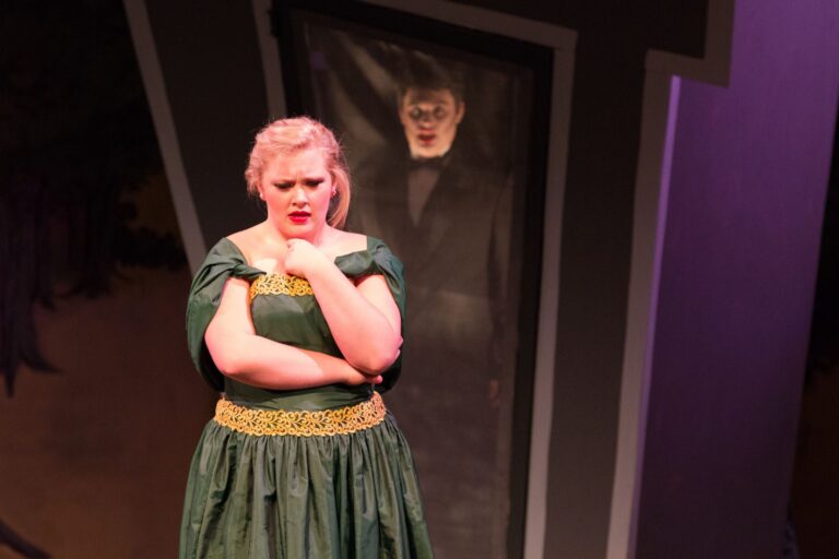 Scene from Snow White (2013) production, photo 11 of 30