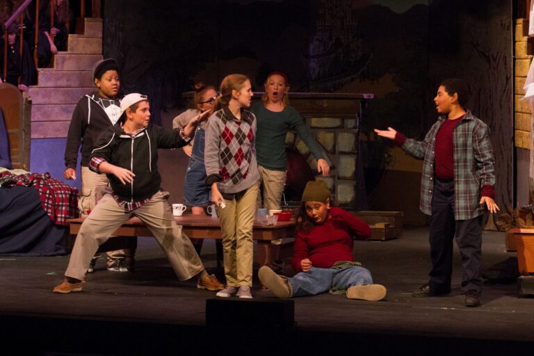 Scene from Snow White (2013) production, photo 13 of 30