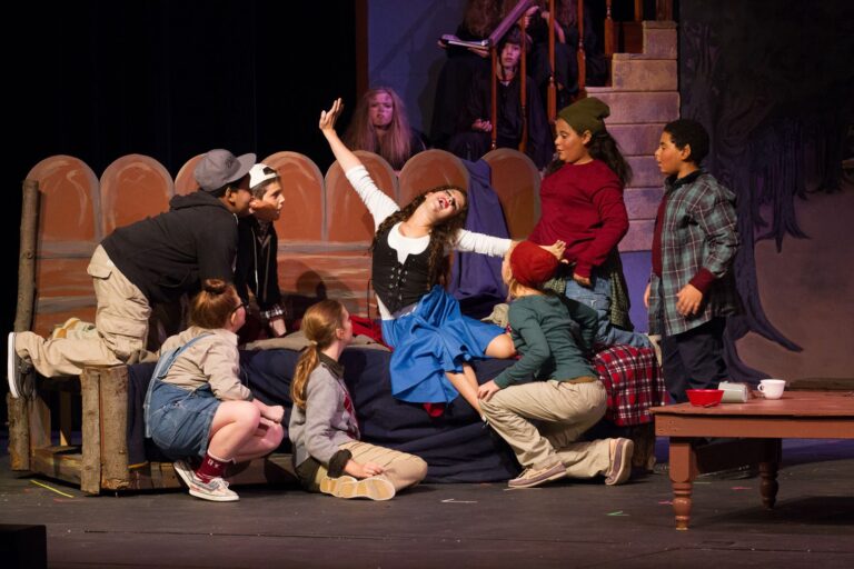Scene from Snow White (2013) production, photo 14 of 30