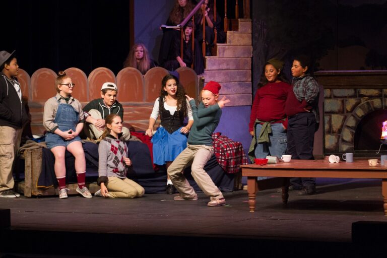 Scene from Snow White (2013) production, photo 15 of 30