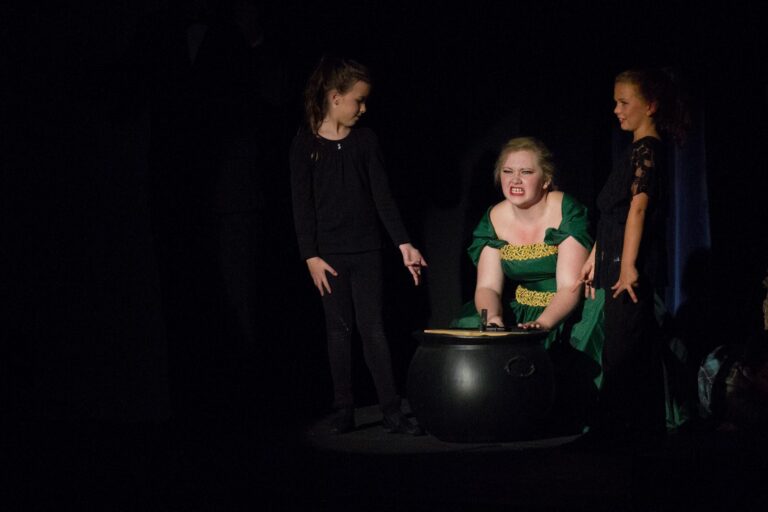 Scene from Snow White (2013) production, photo 17 of 30