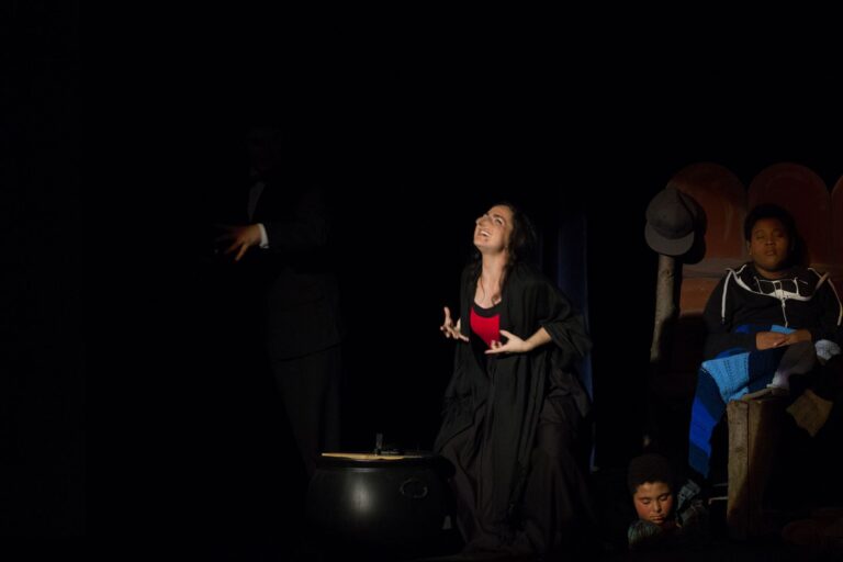 Scene from Snow White (2013) production, photo 19 of 30