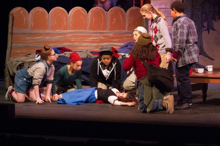 Scene from Snow White (2013) production, photo 20 of 30
