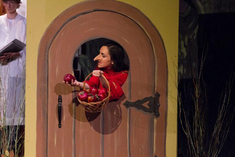 Scene from Snow White (2013) production, photo 23 of 30
