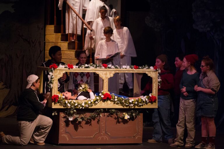Scene from Snow White (2013) production, photo 28 of 30
