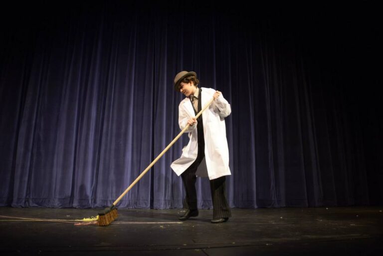 Scene from Bugsy Malone (2015) production, photo 5 of 30