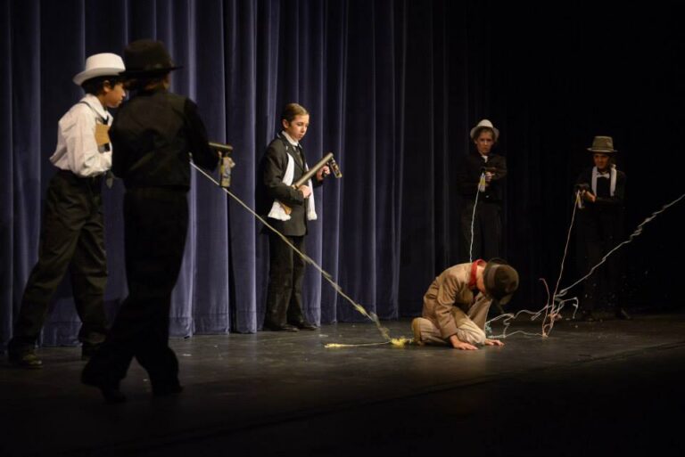 Scene from Bugsy Malone (2015) production, photo 9 of 30