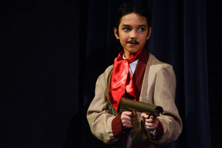Scene from Bugsy Malone (2015) production, photo 11 of 30