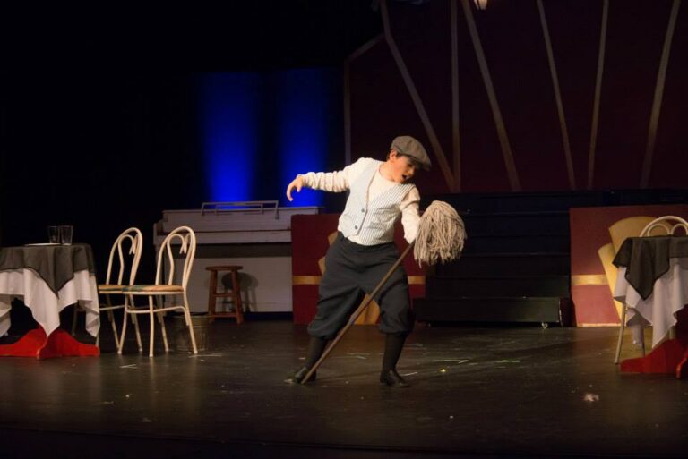 Scene from Bugsy Malone (2015) production, photo 16 of 30
