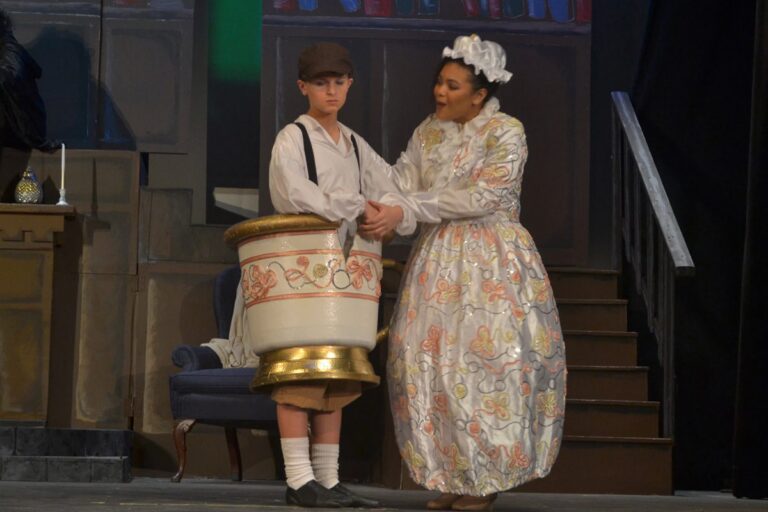 Scene from Beauty and the Beast (2017) production, photo 4 of 30