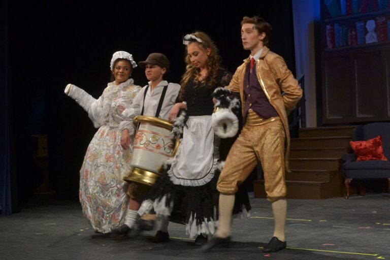 Scene from Beauty and the Beast (2017) production, photo 8 of 30