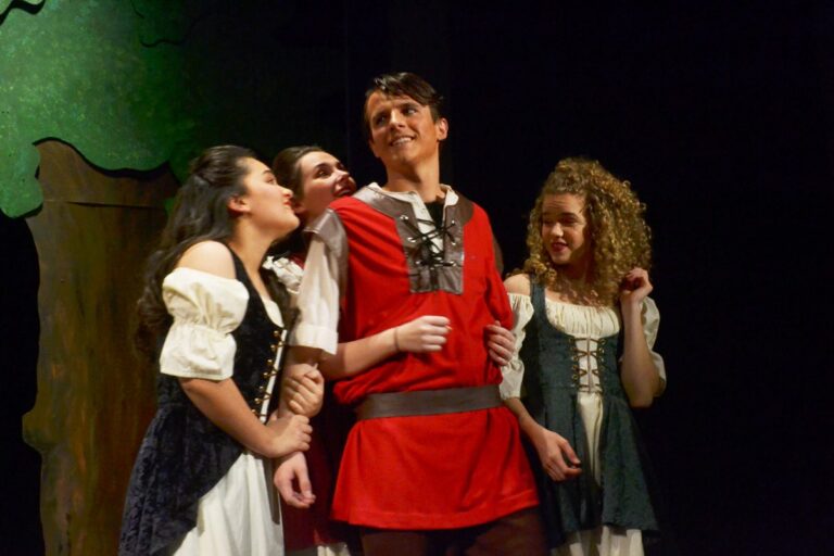 Scene from Beauty and the Beast (2017) production, photo 10 of 30