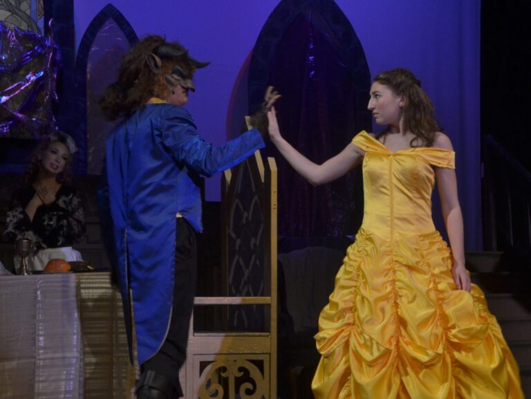 Scene from Beauty and the Beast (2017) production, photo 11 of 30