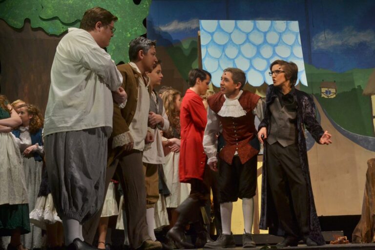 Scene from Beauty and the Beast (2017) production, photo 13 of 30
