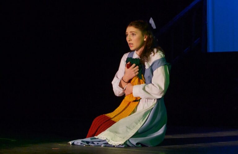 Scene from Beauty and the Beast (2017) production, photo 14 of 30