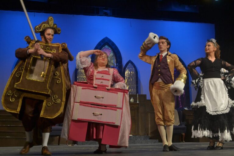 Scene from Beauty and the Beast (2017) production, photo 15 of 30