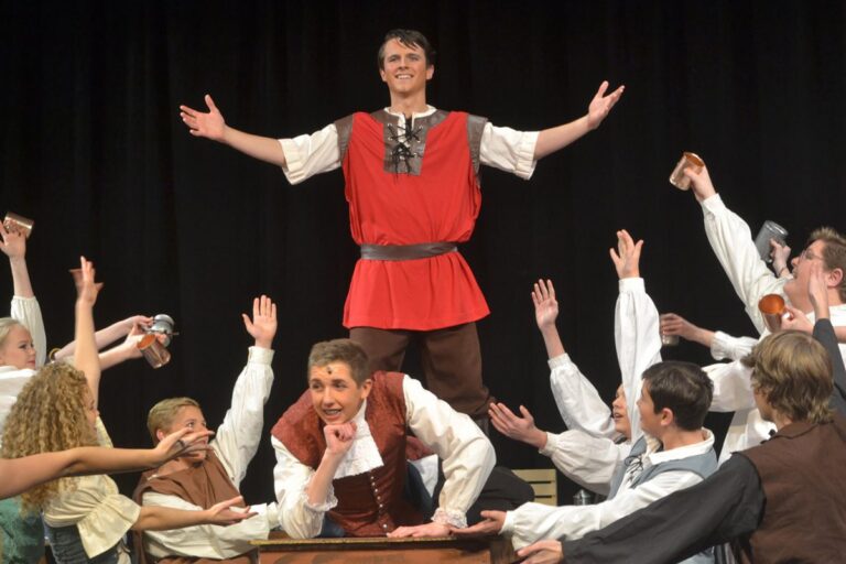 Scene from Beauty and the Beast (2017) production, photo 16 of 30
