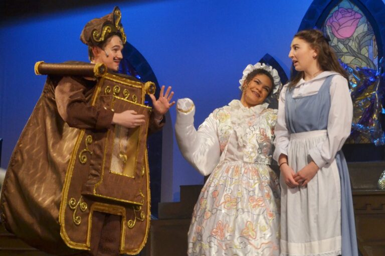 Scene from Beauty and the Beast (2017) production, photo 24 of 30