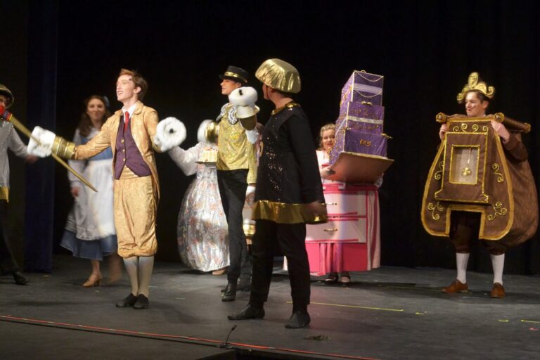 Scene from Beauty and the Beast (2017) production, photo 27 of 30