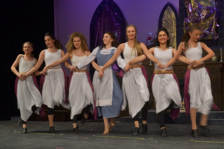 Scene from Beauty and the Beast (2017) production, photo 29 of 30