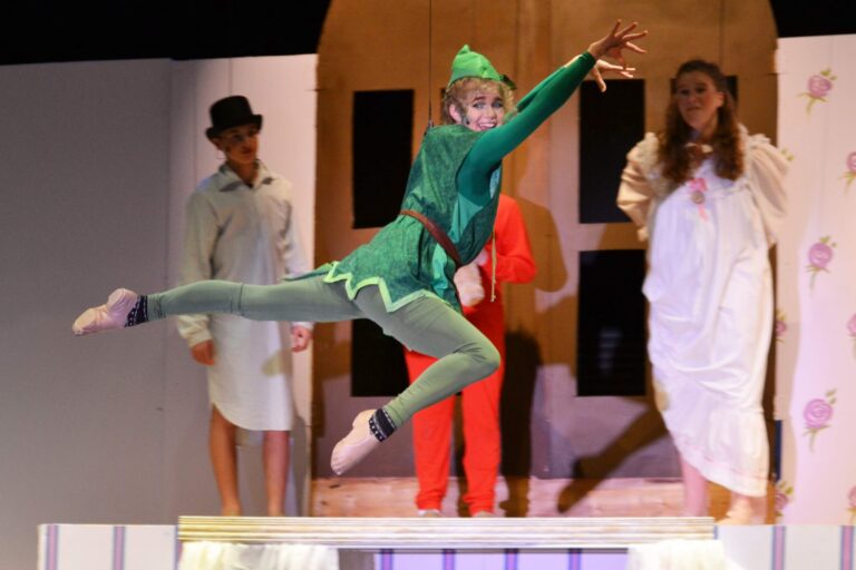 Scene from Peter Pan (2018) production, photo 8 of 30