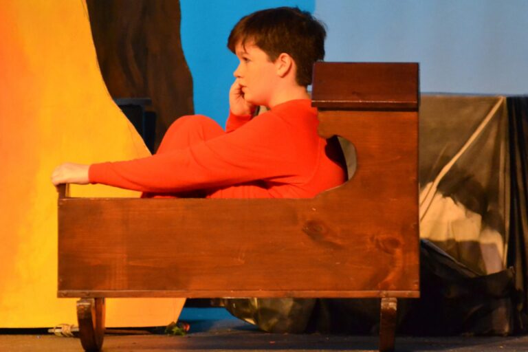 Scene from Peter Pan (2018) production, photo 19 of 30
