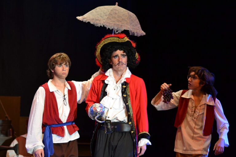 Scene from Peter Pan (2018) production, photo 22 of 30