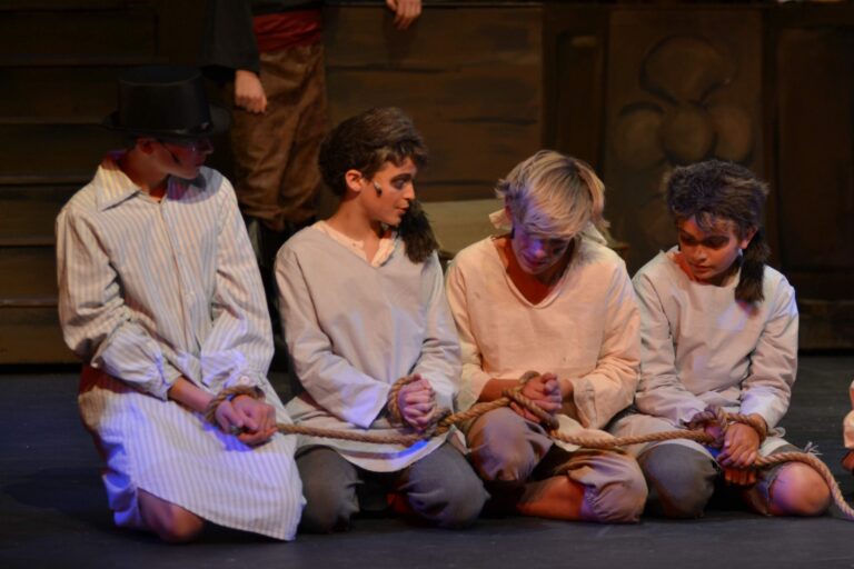 Scene from Peter Pan (2018) production, photo 24 of 30