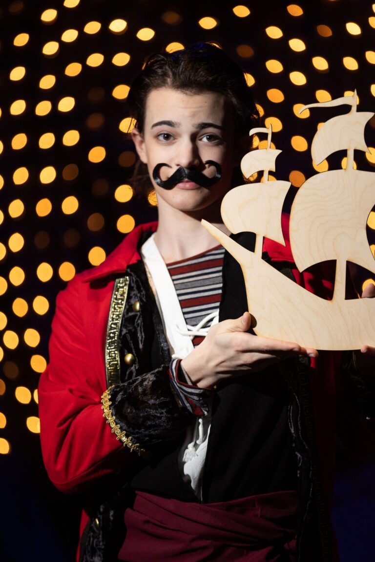 Scene from Peter & The Starcatcher (2023) production, photo 4 of 7